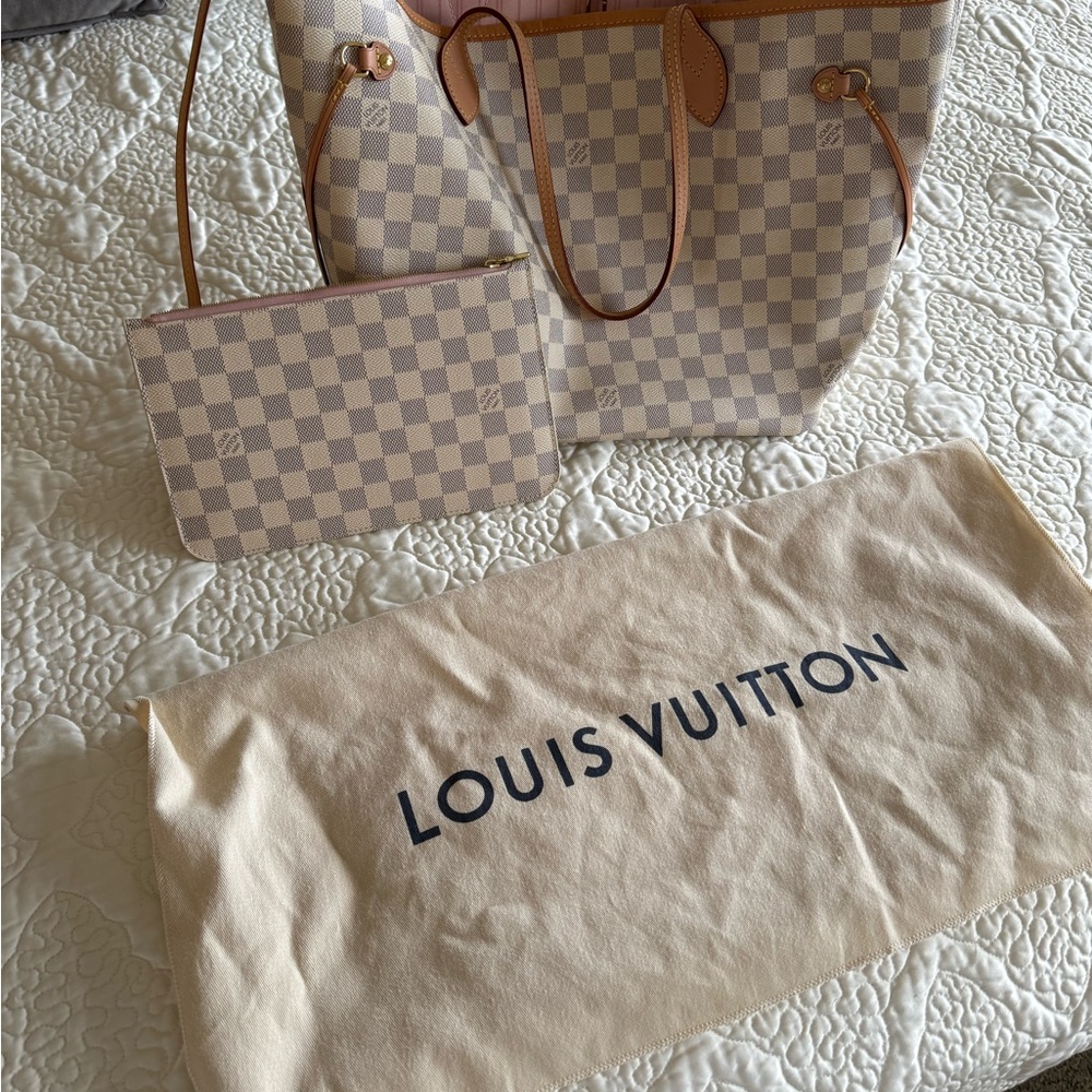 Athentic Louis Vuitton mm Neverfull Azur  Tote and small clutch Set